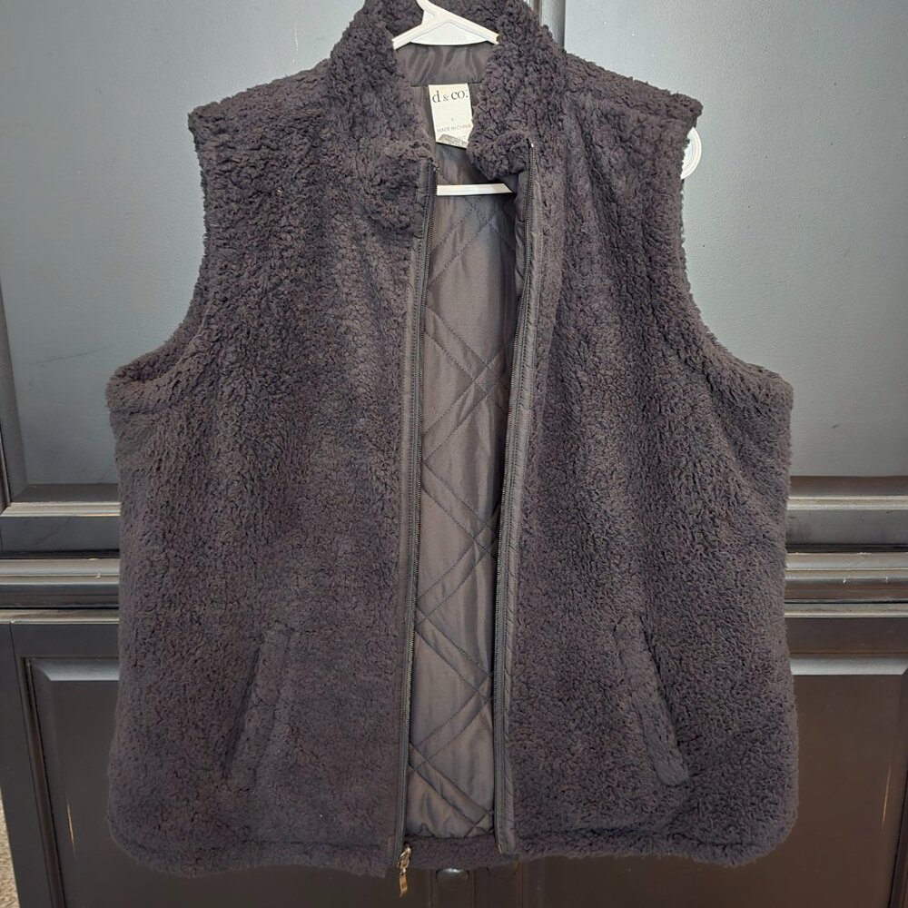 d&co reversible vest - Picture 8 of 8